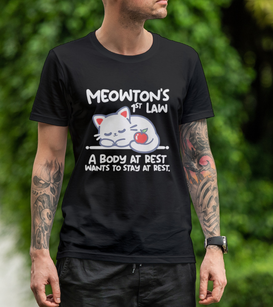 Meowton's 1st Law A Body At Rest Wants To Stay At Rest Sleeping Cat With Apple T-Shirt