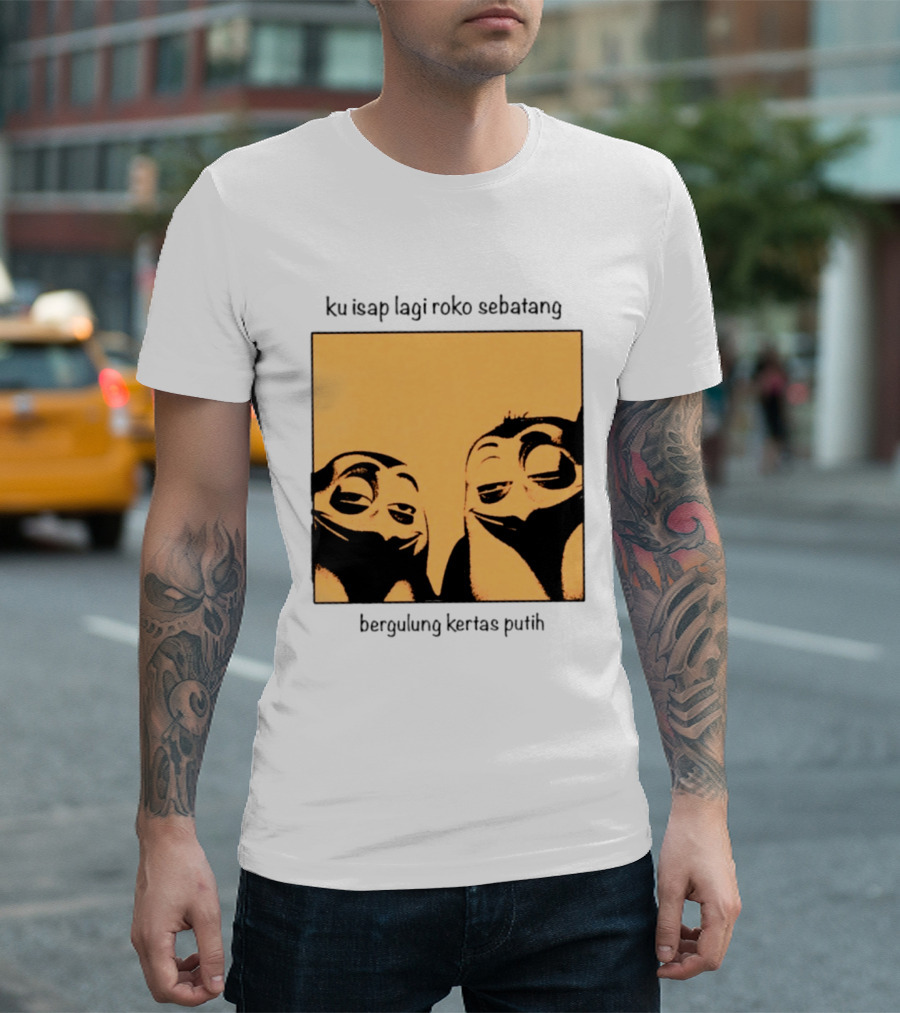 Ku Isap Lagi Roko Sebatang Bergulung Kertas Putih Private Kowalski T-Shirt