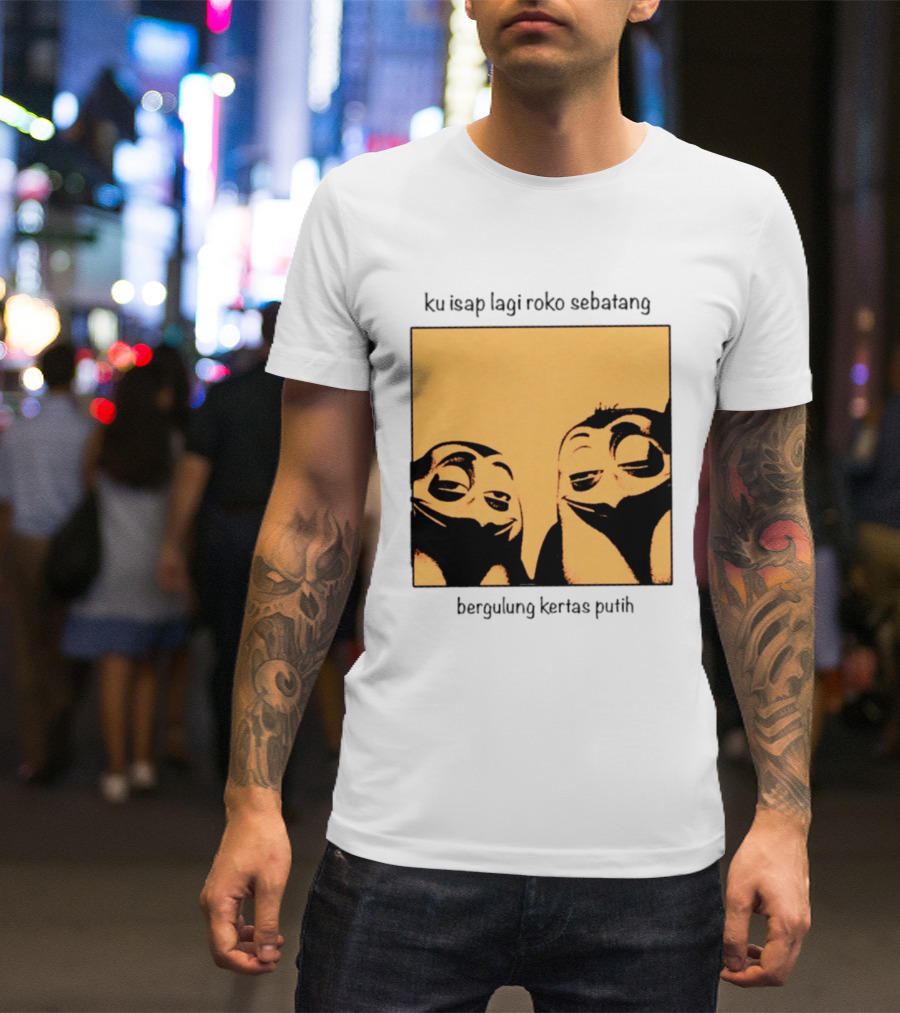 Ku Isap Lagi Roko Sebatang Bergulung Kertas Putih Private Kowalski T-Shirt