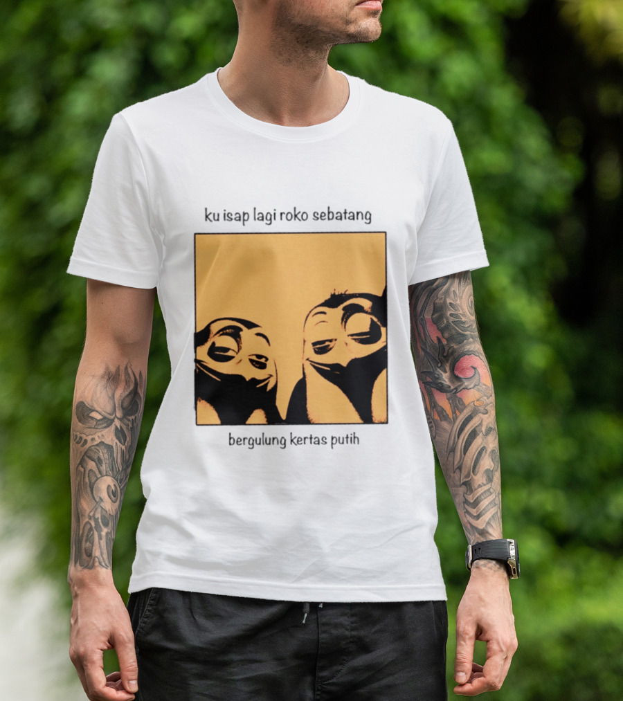 Ku Isap Lagi Roko Sebatang Bergulung Kertas Putih Private Kowalski T-Shirt