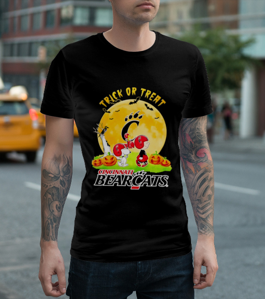 Cincinnati Bearcats Peanuts Trick Or Treat Halloween 2026 T-Shirt