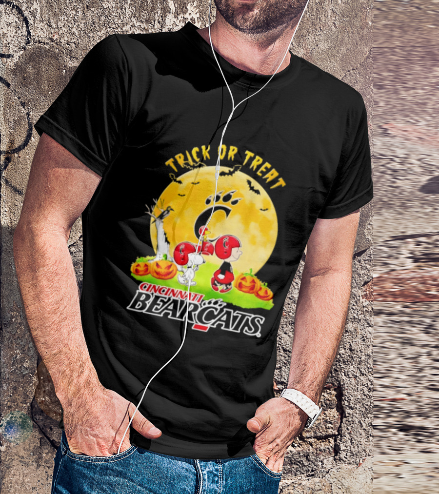 Cincinnati Bearcats Peanuts Trick Or Treat Halloween 2026 T-Shirt