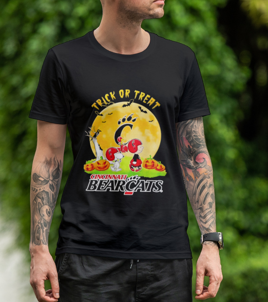 Cincinnati Bearcats Peanuts Trick Or Treat Halloween 2026 T-Shirt