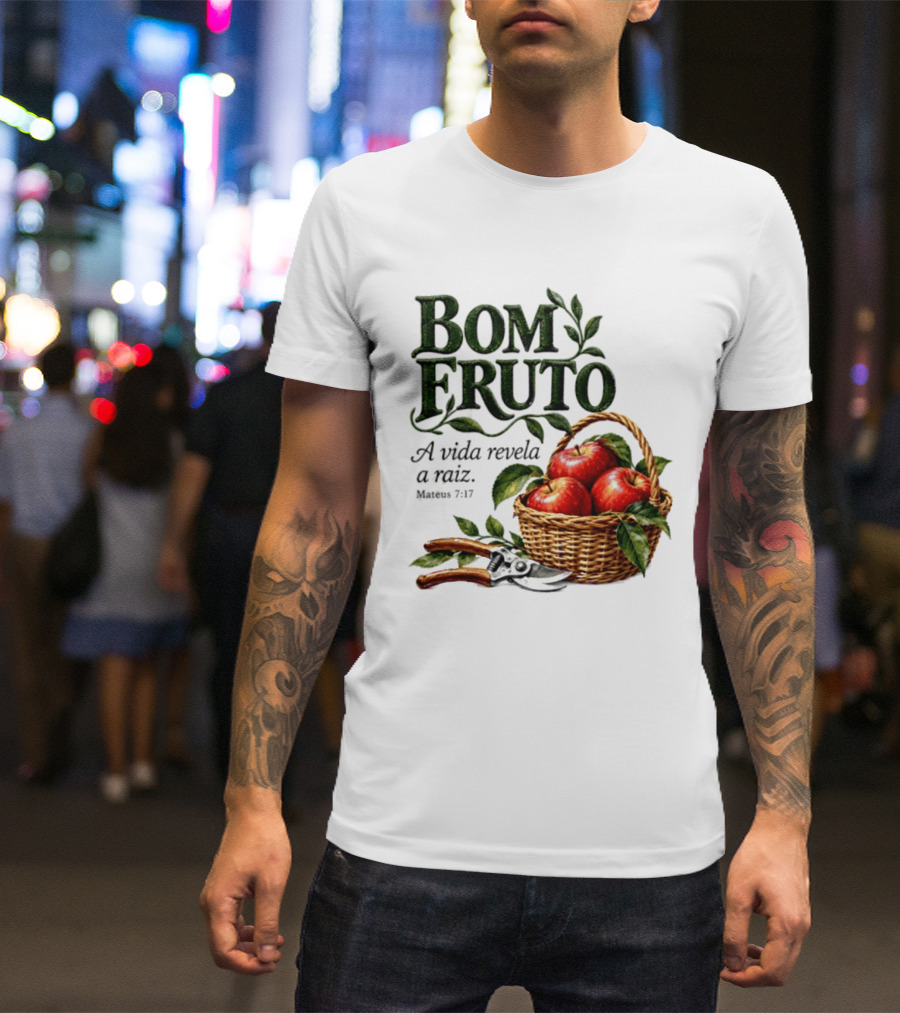 Bom Fruto A Vida Revela A Raiz Mateus 7 17 Basket Of Apples T-Shirt