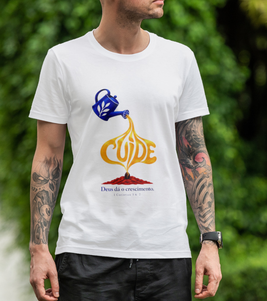 Cuide Deus Dá O Crescimento 1 Coríntios 3 6 7 Watering Can T-Shirt