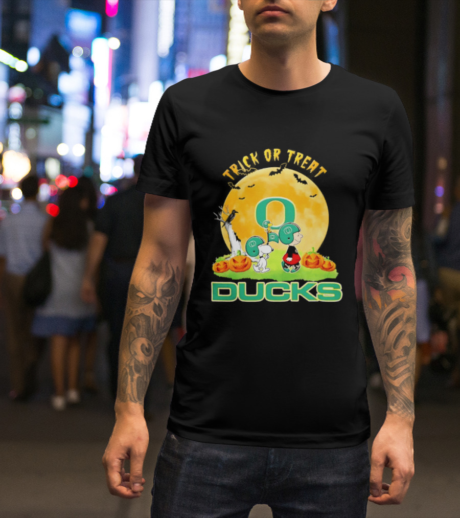 Oregon Ducks Peanuts Trick Or Treat Halloween 2026 T-Shirt