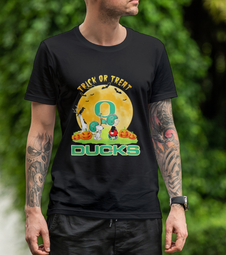 Oregon Ducks Peanuts Trick Or Treat Halloween 2026 T-Shirt