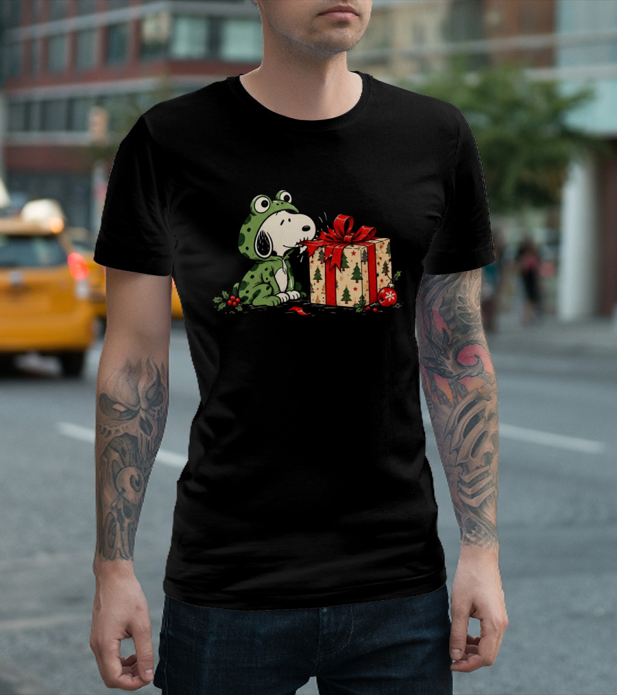 Snoopy Frog Christmas Chaos With Gift Box For Snoopy Lovers T-Shirt