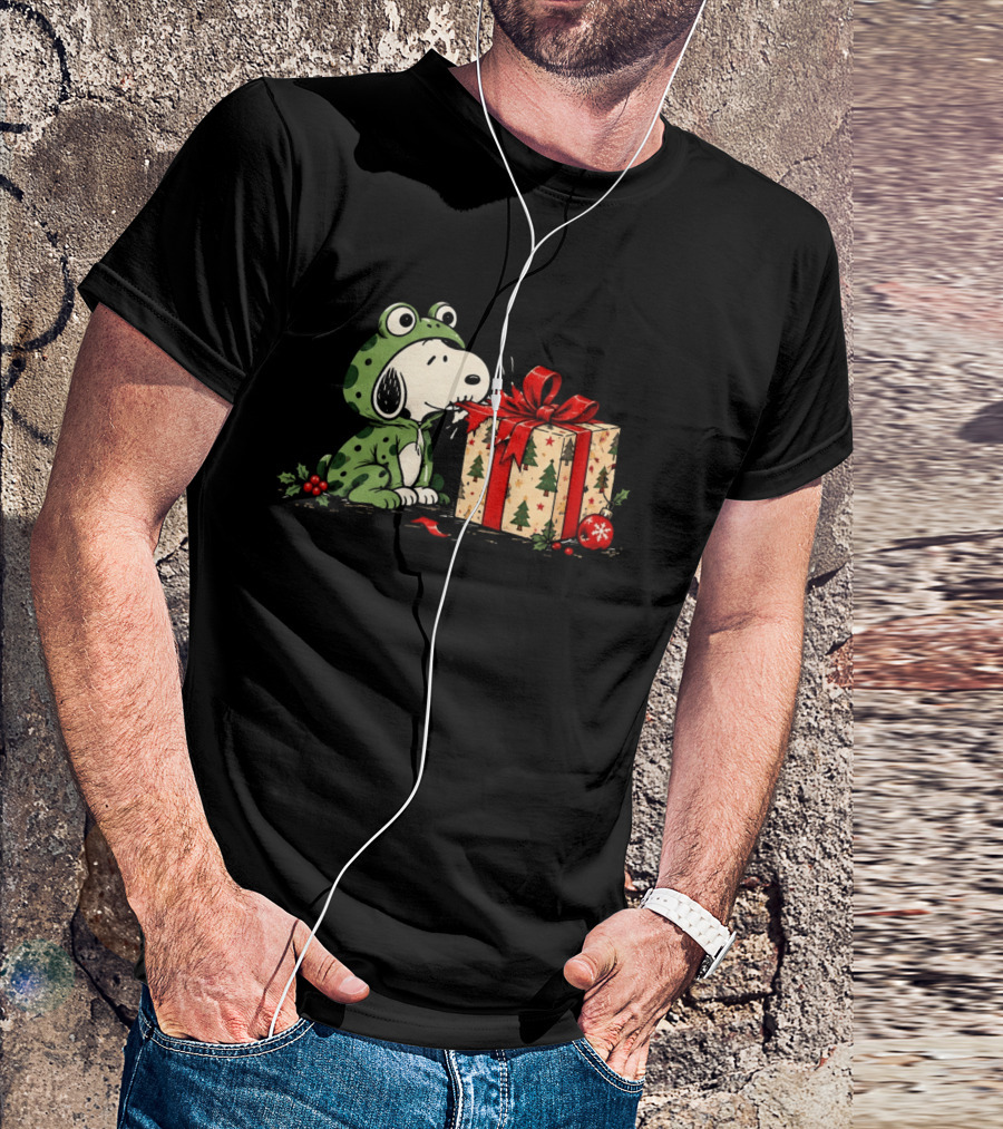 Snoopy Frog Christmas Chaos With Gift Box For Snoopy Lovers T-Shirt