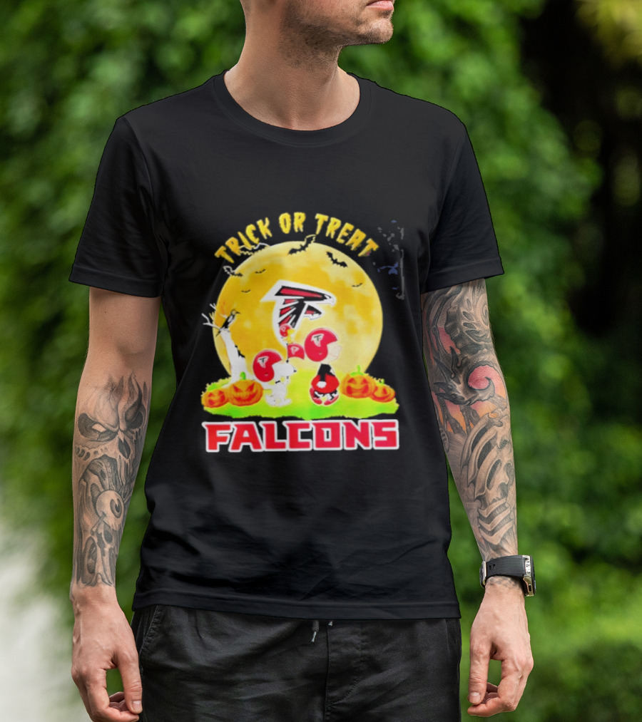 Atlanta Falcons Peanuts Trick Or Treat Halloween 2026 T-Shirt