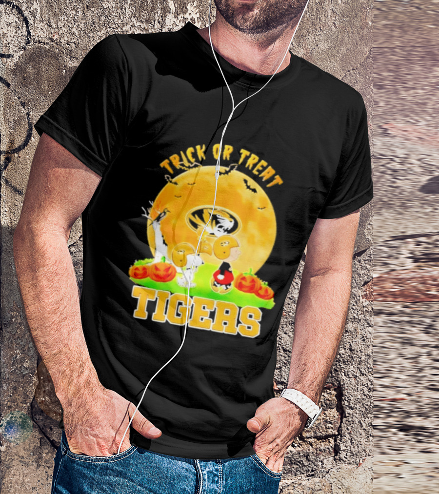 Trick Or Treat Tigers Halloween Peanuts Missouri 2026 T-Shirt