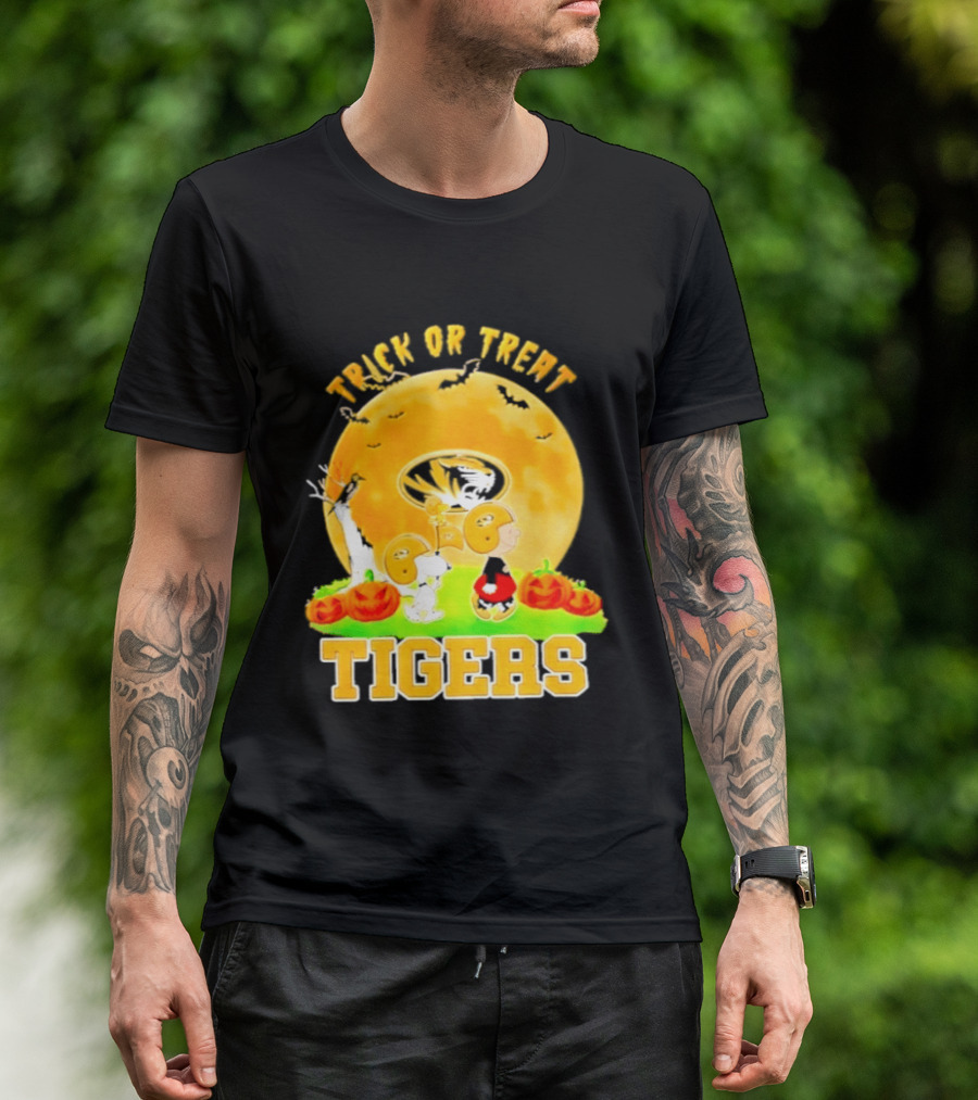 Trick Or Treat Tigers Halloween Peanuts Missouri 2026 T-Shirt