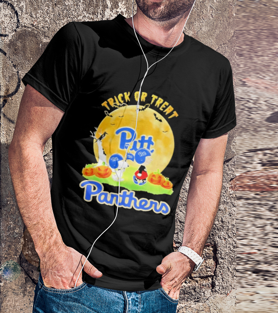 Pittsburgh Panthers Peanuts Trick Or Treat Halloween 2026 T-Shirt