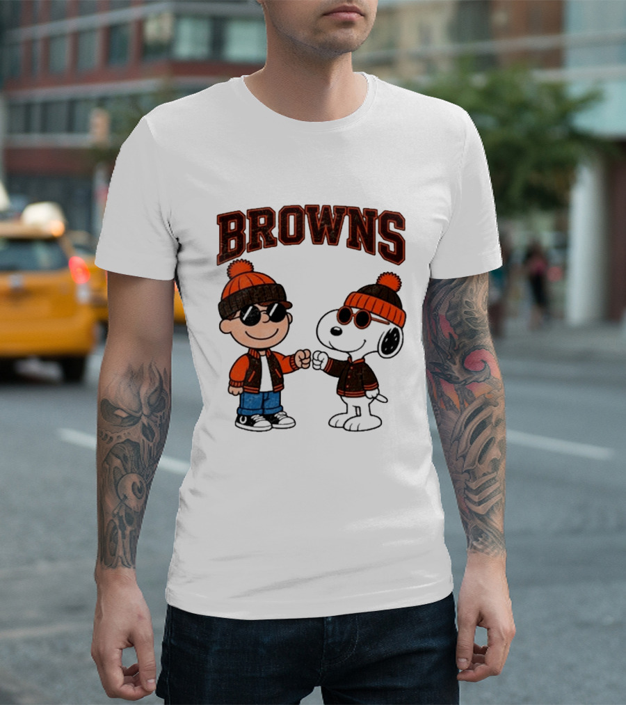 Browns Charlie Brown Snoopy NFL Football Team T-Shirt