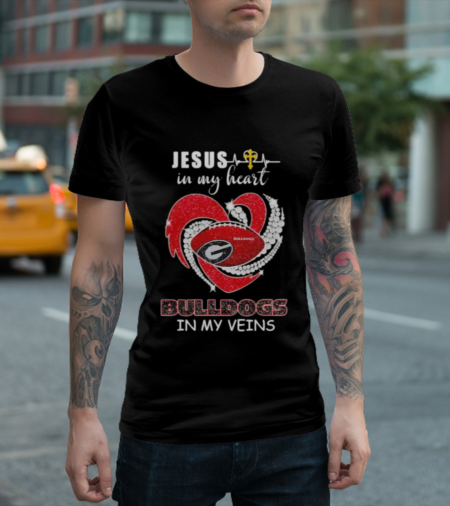 Jesus In My Heart Bulldogs In My Veins Diamond Heart T-Shirt