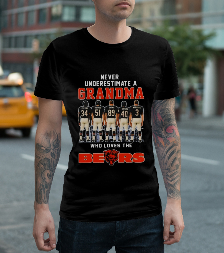 Never Underestimate A Grandma Who Loves The Chicago Bears Payton Butkus Ditka Sayers Singletary T-Shirt