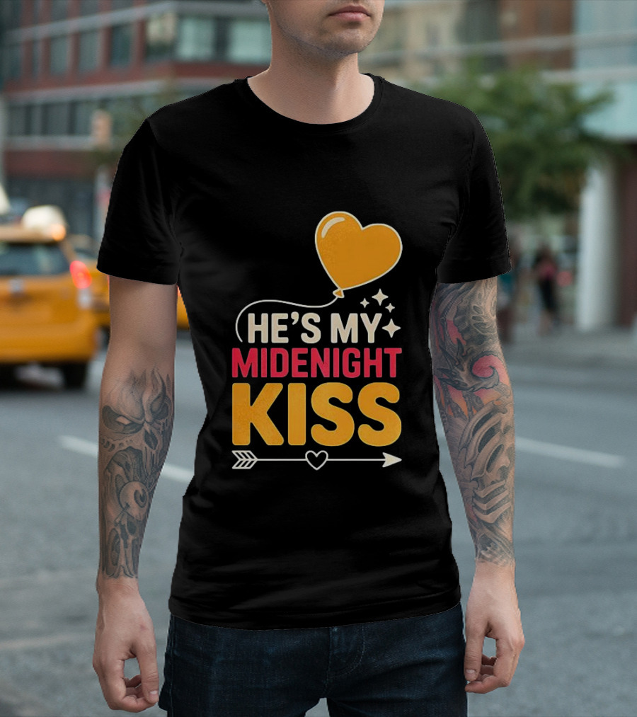 Happy New Year Midnight Kiss Heart Balloon And Arrow T-Shirt