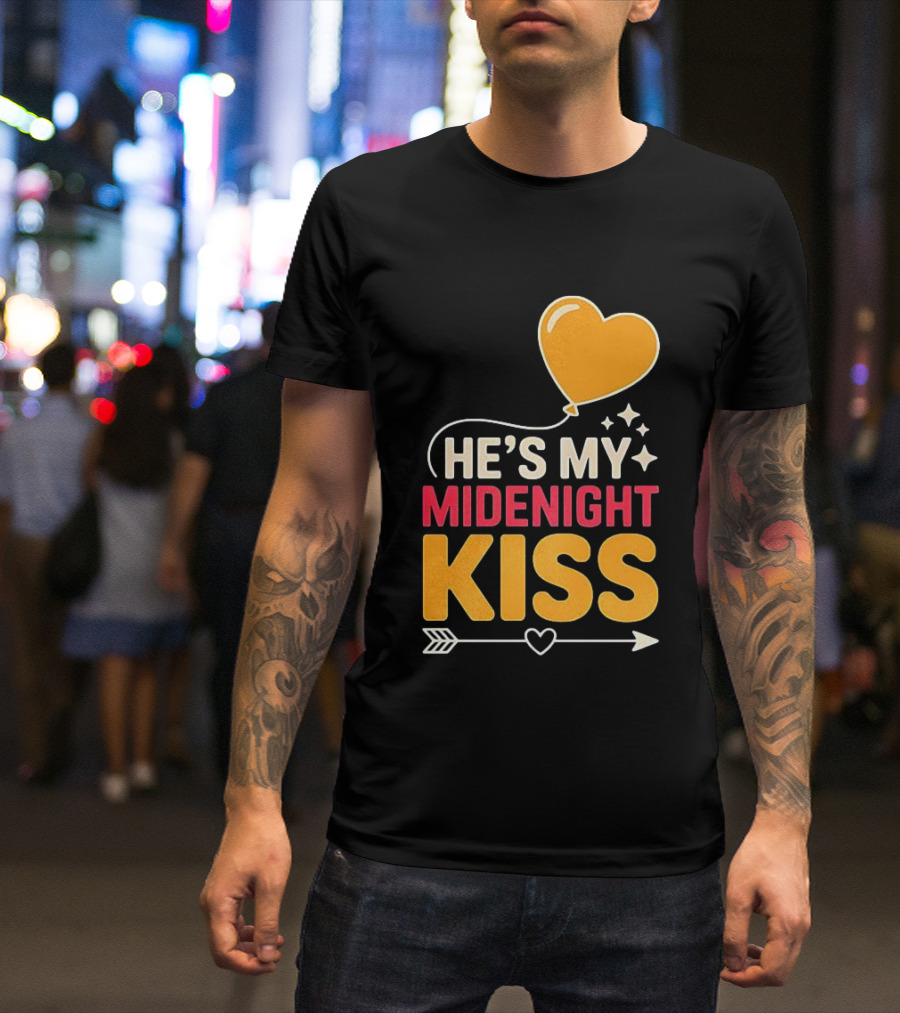 Happy New Year Midnight Kiss Heart Balloon And Arrow T-Shirt