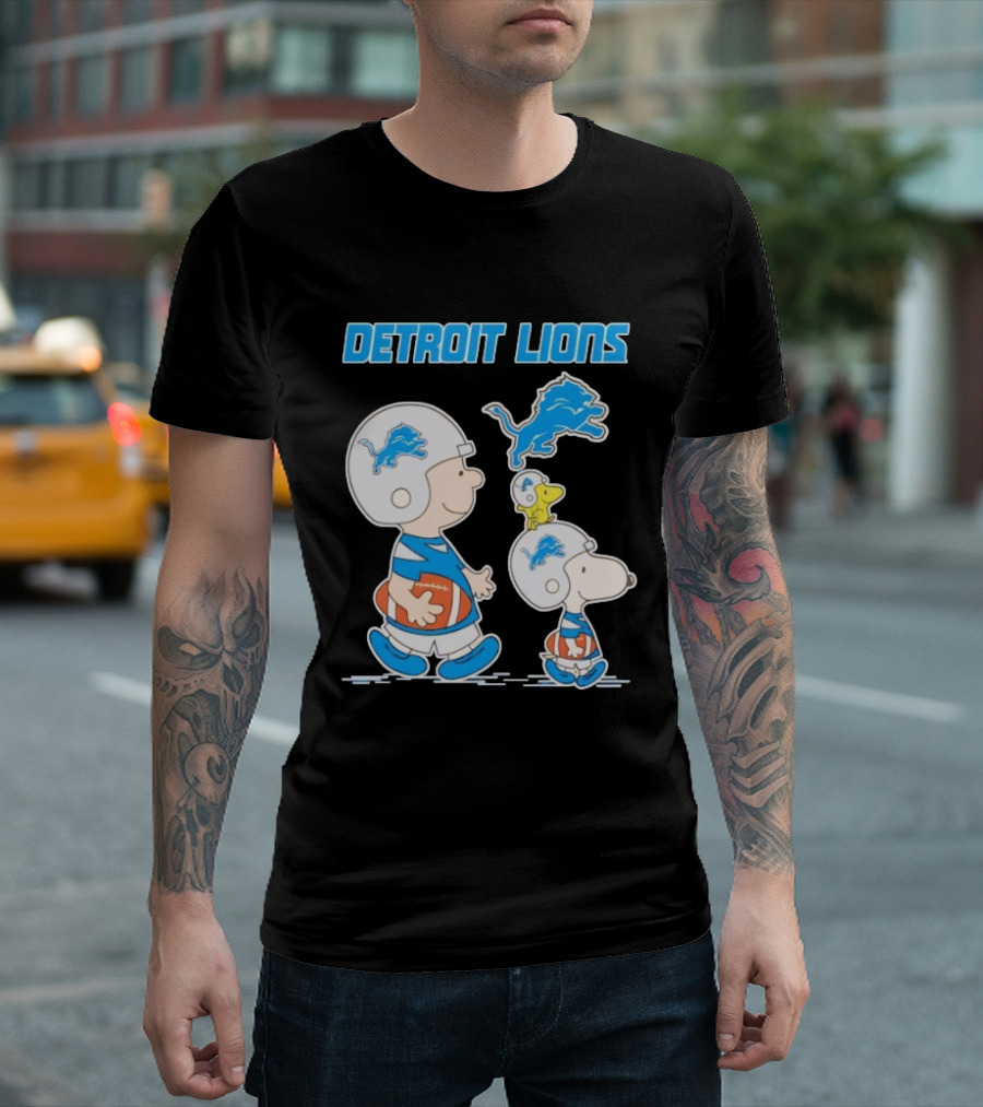 Detroit Lions Snoopy Charlie Brown NFL Football Peanuts Collaboration T-Shirt