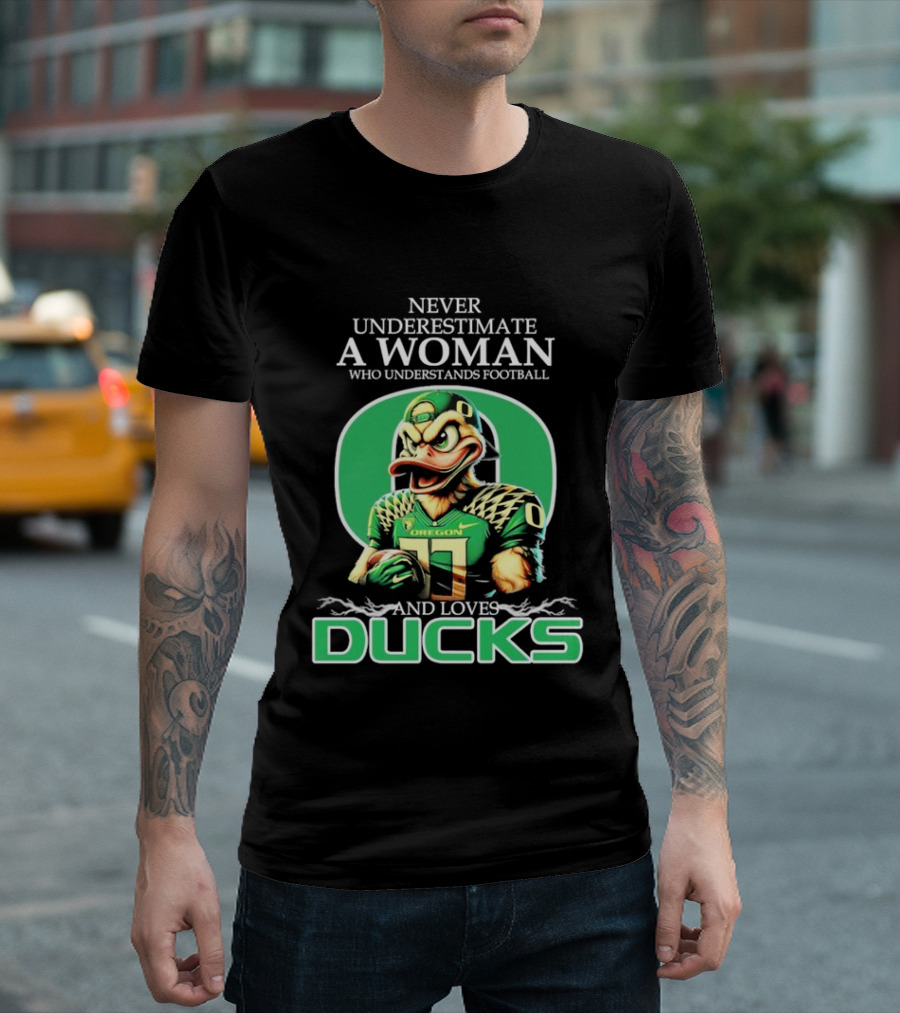 Never Underestimate A Woman Who Understands Football And Loves Oregon Ducks T-Shirt