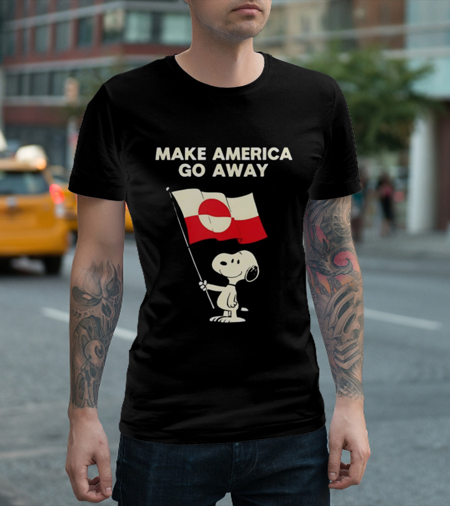 Snoopy Holding Greenland Flag Make America Go Away T-Shirt