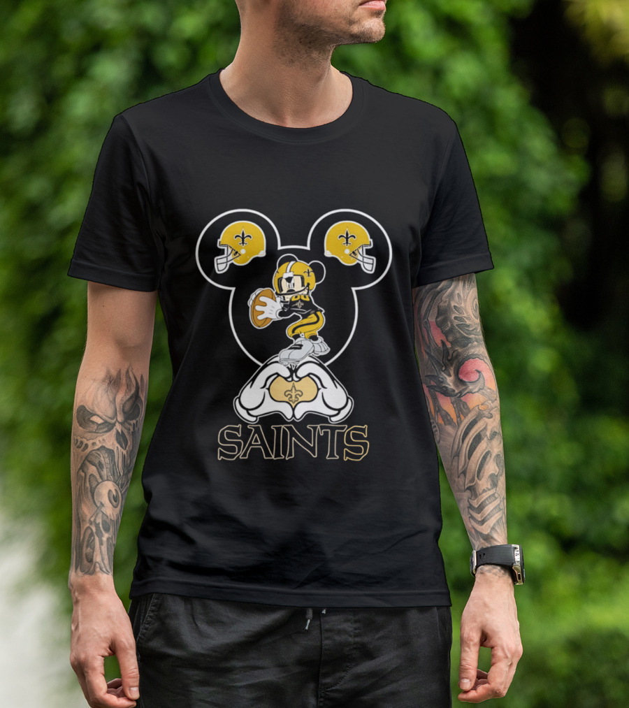 New Orleans Saints Mickey Mouse Football Heart Hands T-Shirt