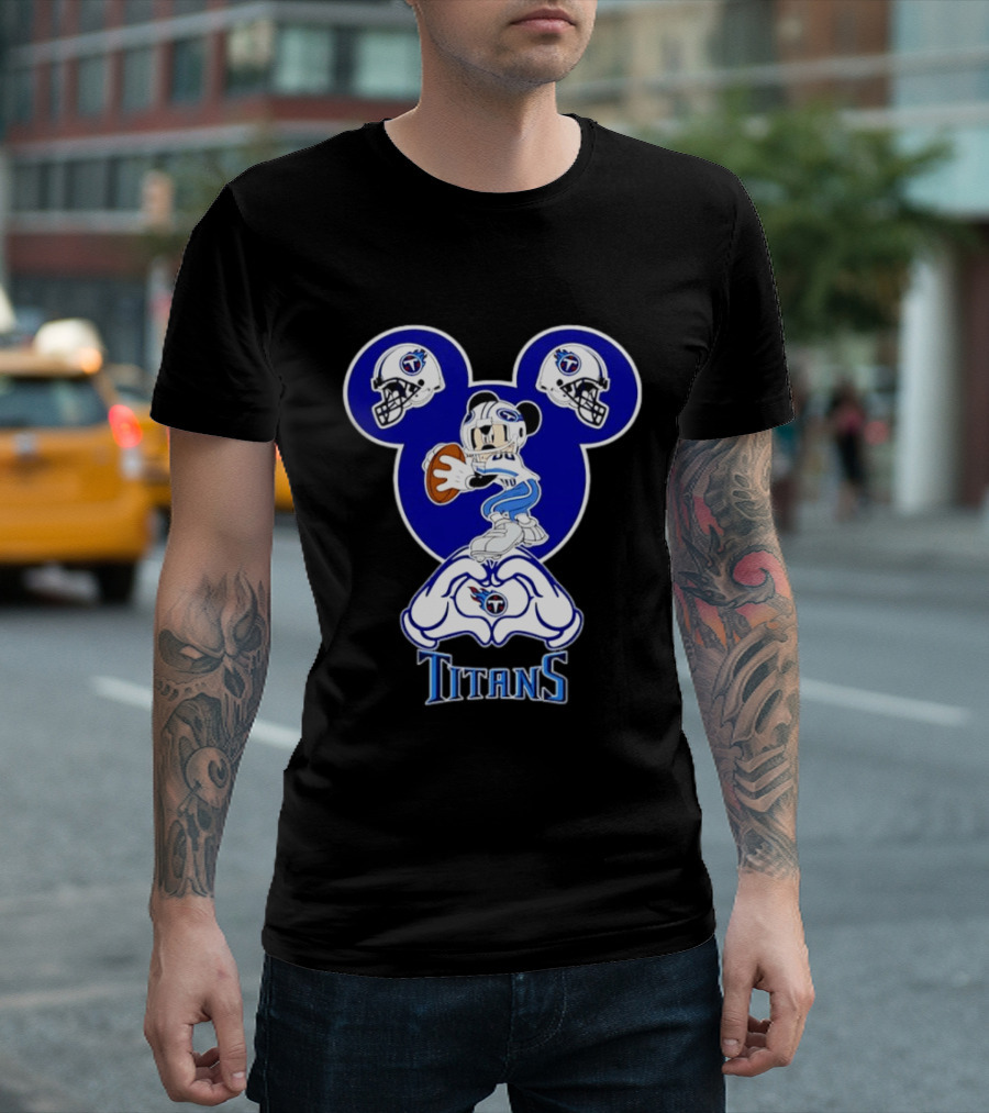 Tennessee Titans Mickey Mouse Football Heart Hands T-Shirt
