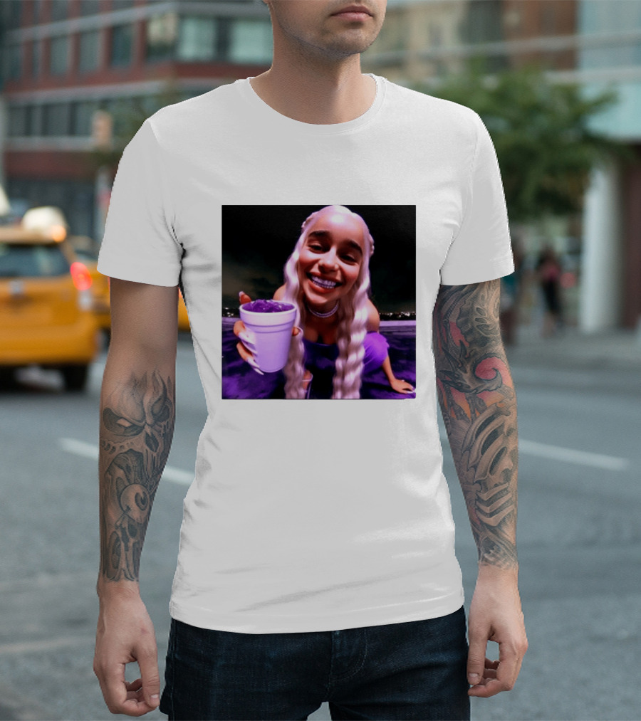 Emilia Clarke Purple Cup Queen Of Dragons Vibrant Smile T-Shirt