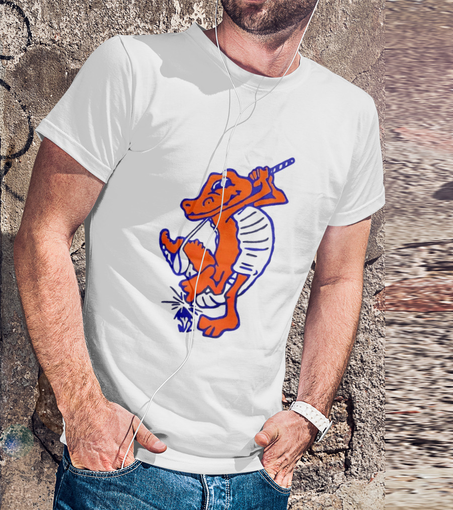 Swinging Gator Vintage Cartoon Playing Golf T-Shirt