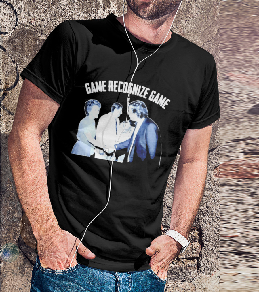 Game Recognize Game Donald Trump Shakes Hands With Ronald Reagan T-Shirt