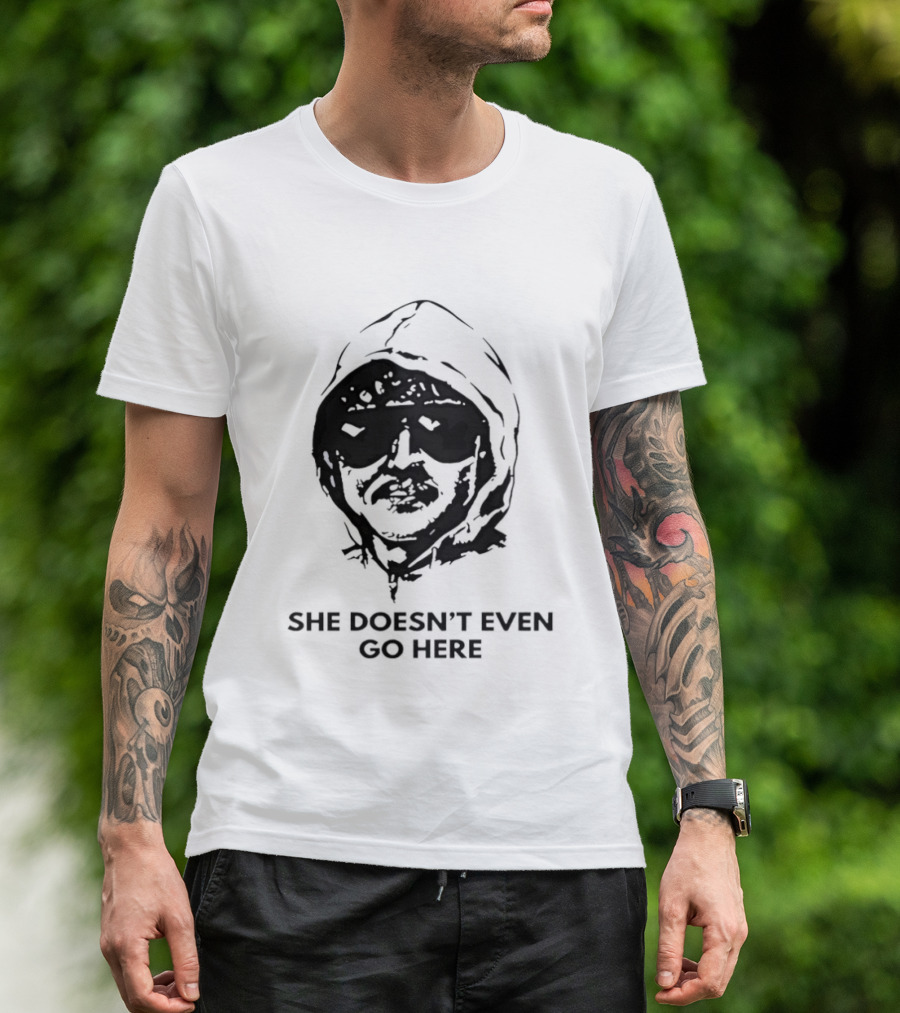 She Doesn't Even Go Here Big Head Sunglasses Meme T-Shirt