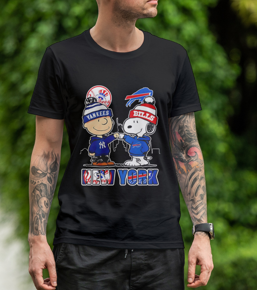New York Yankees Buffalo Bills Charlie Brown Snoopy Fist Bump Skyline T-Shirt