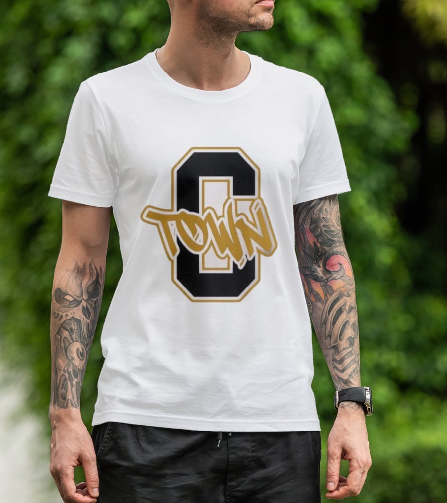 O Town Vintage Varsity Style בצ פjfgh T-Shirt