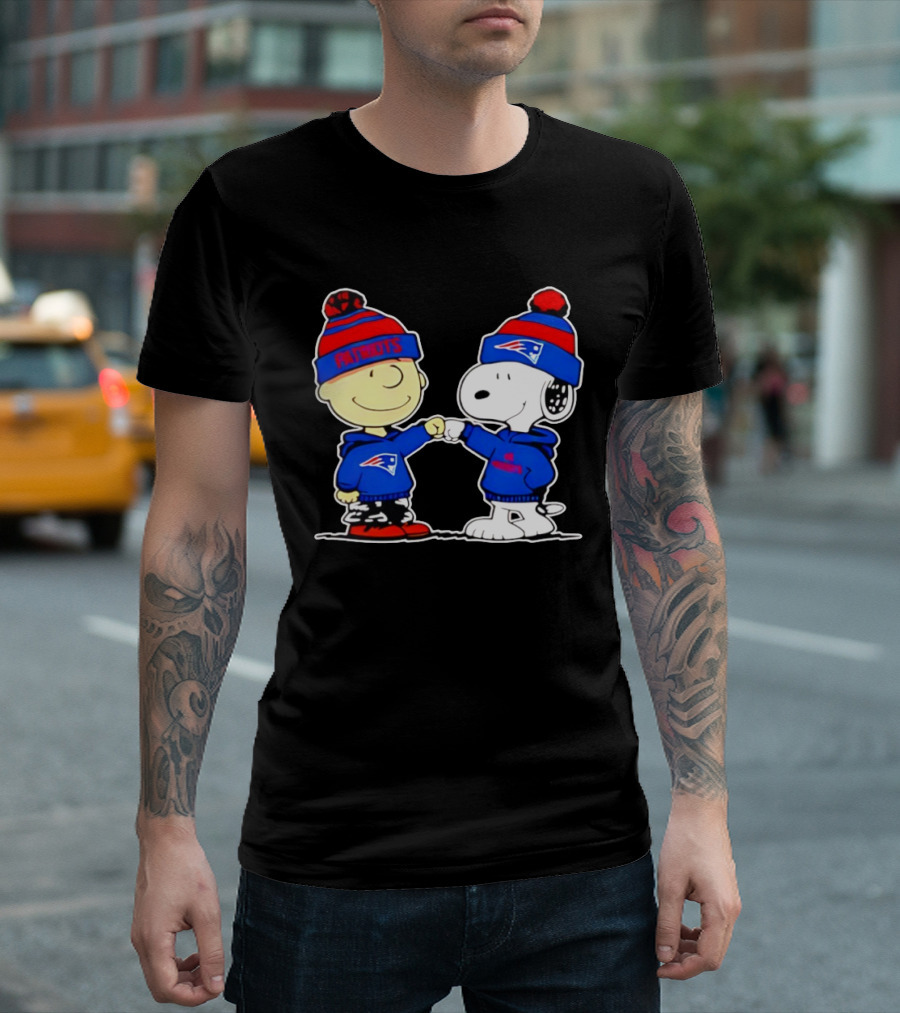 Snoopy And Charlie Brown Patriots Beanie Fist Bump T-Shirt