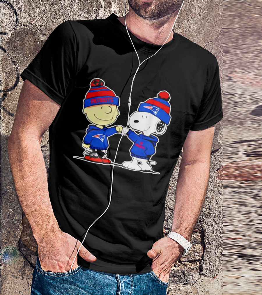 Snoopy And Charlie Brown Patriots Beanie Fist Bump T-Shirt