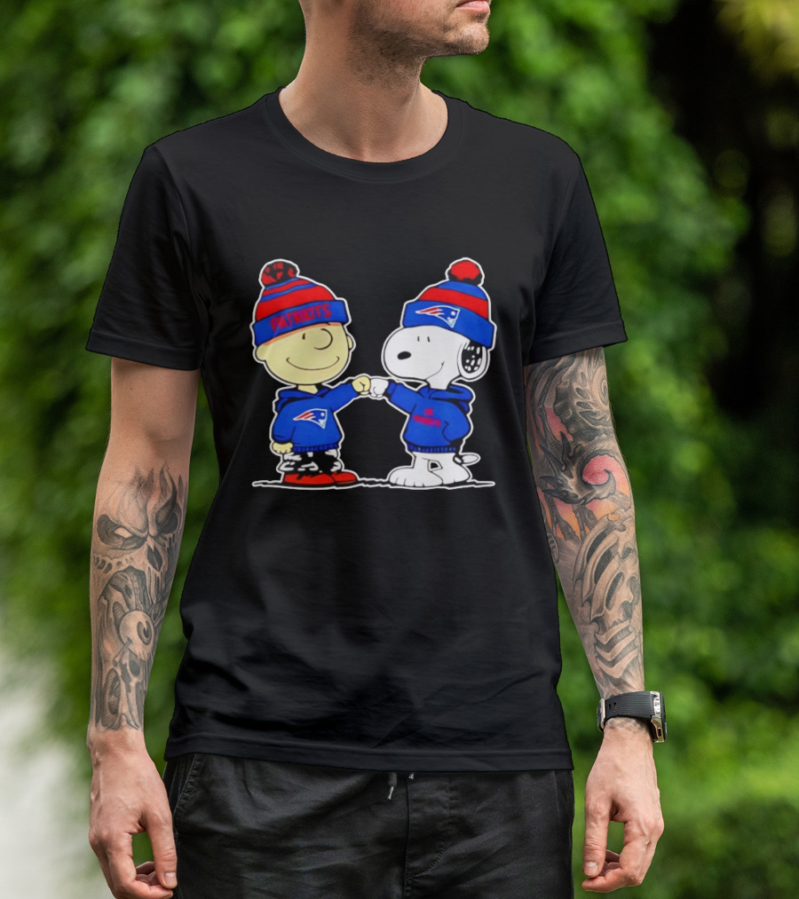 Snoopy And Charlie Brown Patriots Beanie Fist Bump T-Shirt