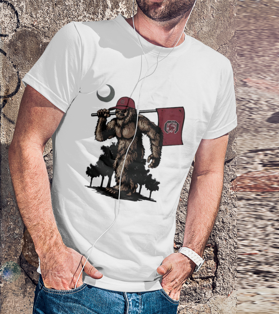 Bigfoot Carrying South Carolina Gamecocks Flag Under Moonlight T-Shirt