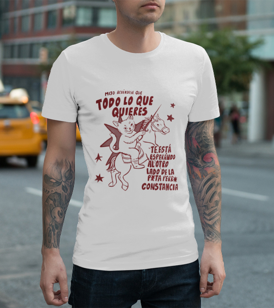 Mijo Acuerdese Que Todo Lo Que Quieres Te Esta Esperando Al Otro Lado De La Perseverancia Constancia Cat Riding Horse With Stars T-Shirt