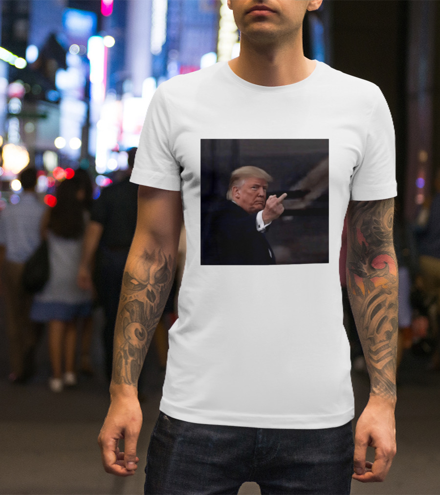 Trump Middle Finger At Heckler T-Shirt