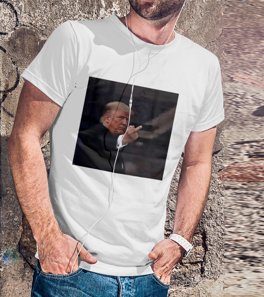 Trump Middle Finger At Heckler T-Shirt