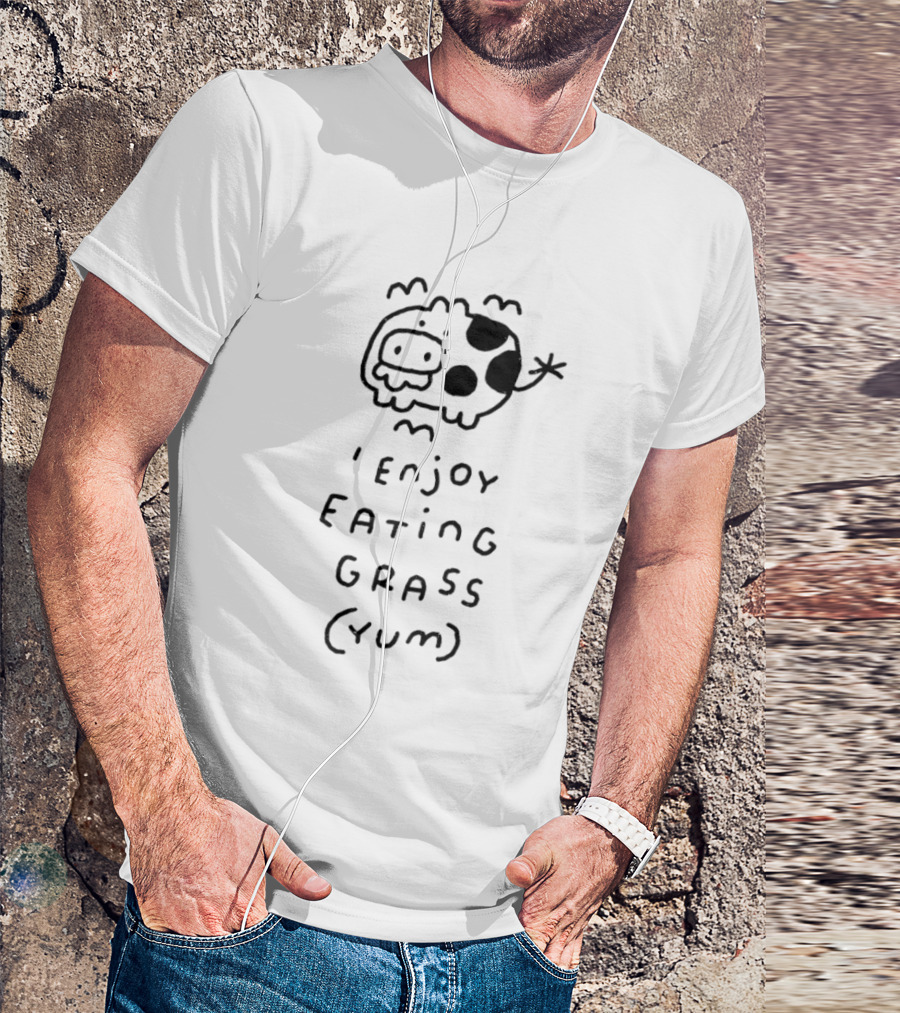 Cute Cow Enjoy Eating Grass Yum Text Cow Pattern Fun Phrase T-Shirt