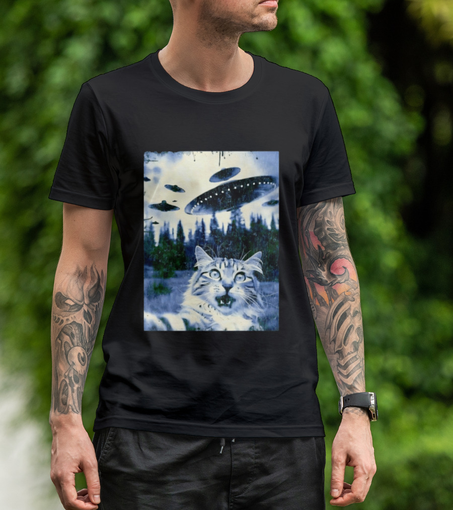 UFO Cat Extraterrestrial Surprise Scene T-Shirt