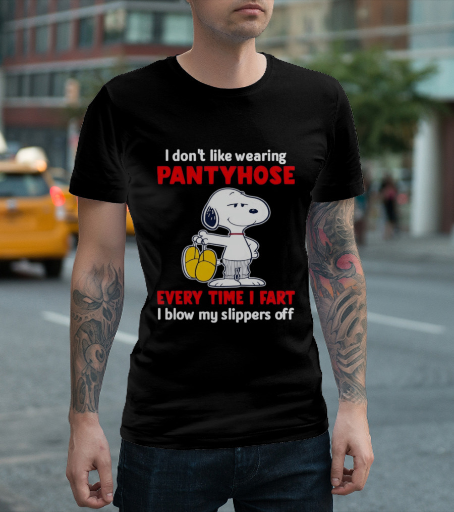 Snoopy I Don't Like Wearing Pantyhose Every Time I Fart I Blow My Slippers Off T-Shirt