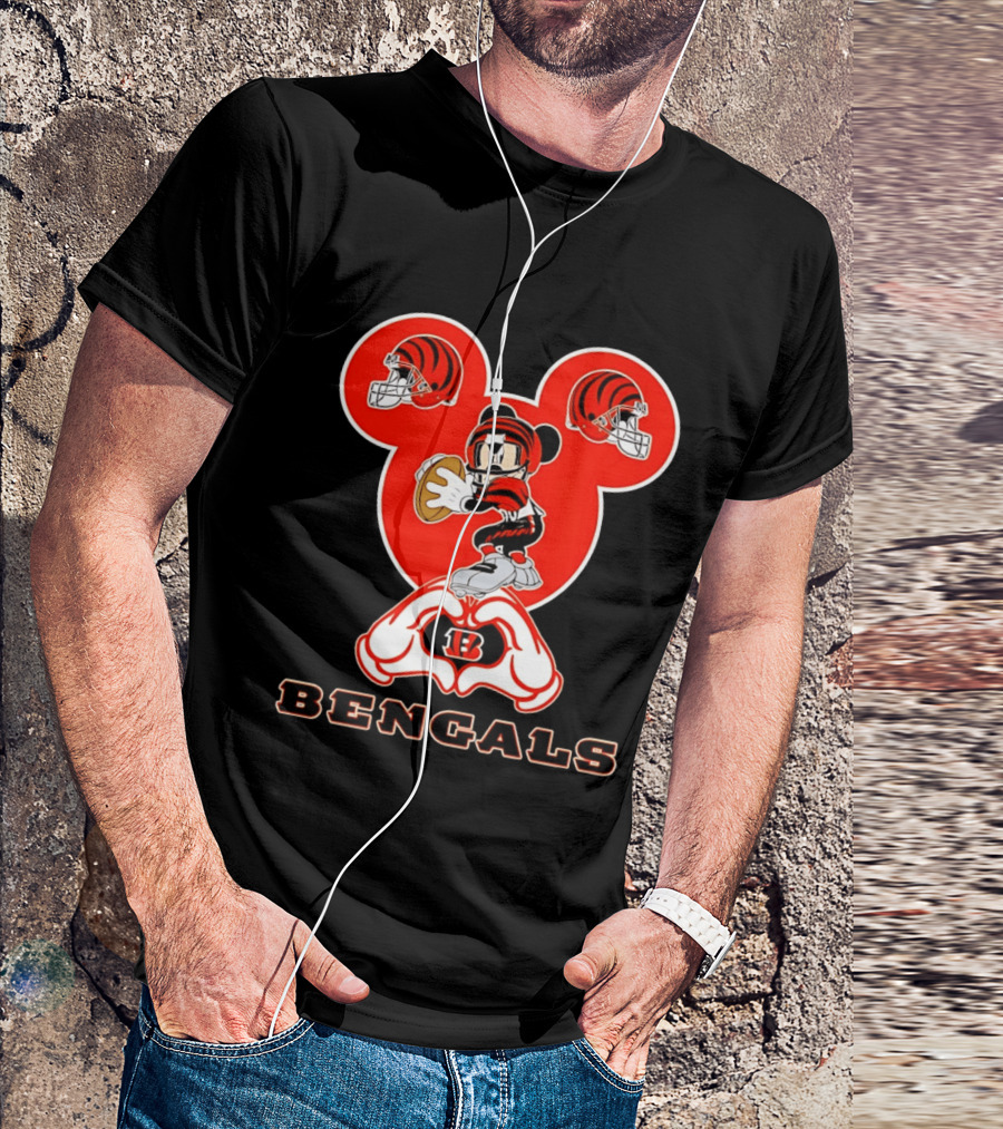 Cincinnati Bengals Mickey Mouse Football Heart Hands T-Shirt