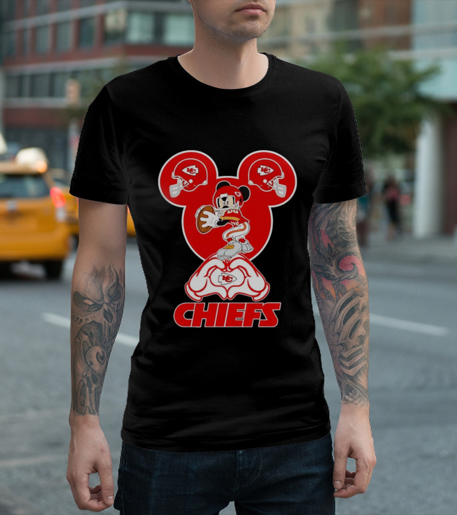 Kansas City Chiefs Mickey Mouse Football Love Heart Hands T-Shirt