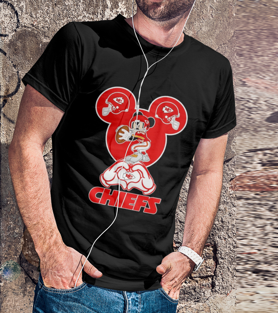 Kansas City Chiefs Mickey Mouse Football Love Heart Hands T-Shirt