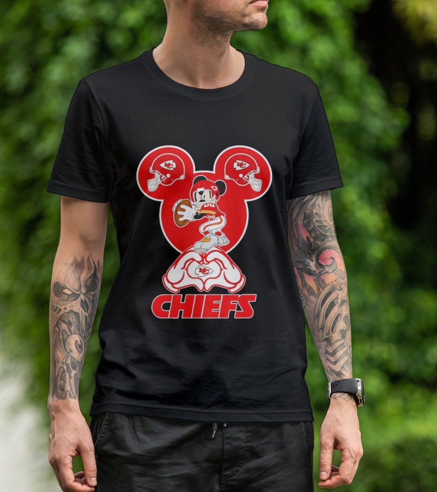 Kansas City Chiefs Mickey Mouse Football Love Heart Hands T-Shirt