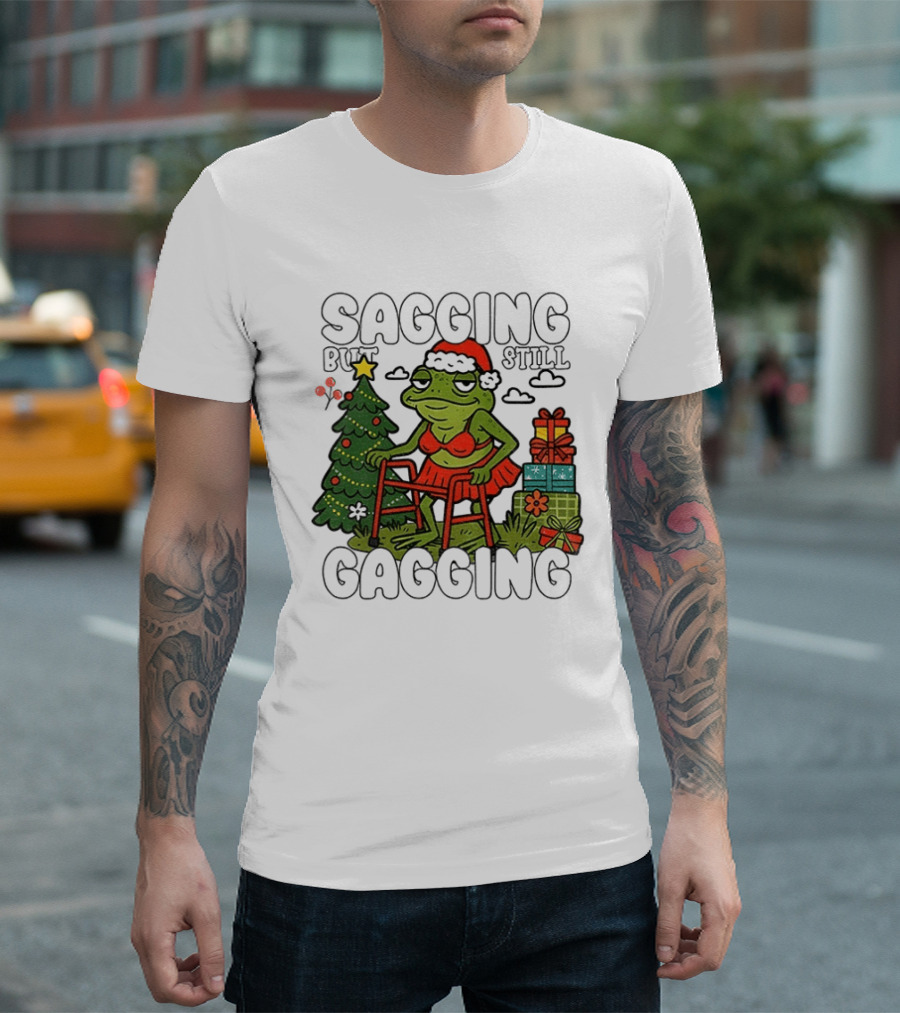 Sagging But Still Gagging Frog Santa Hat Christmas Tree Presents T-Shirt