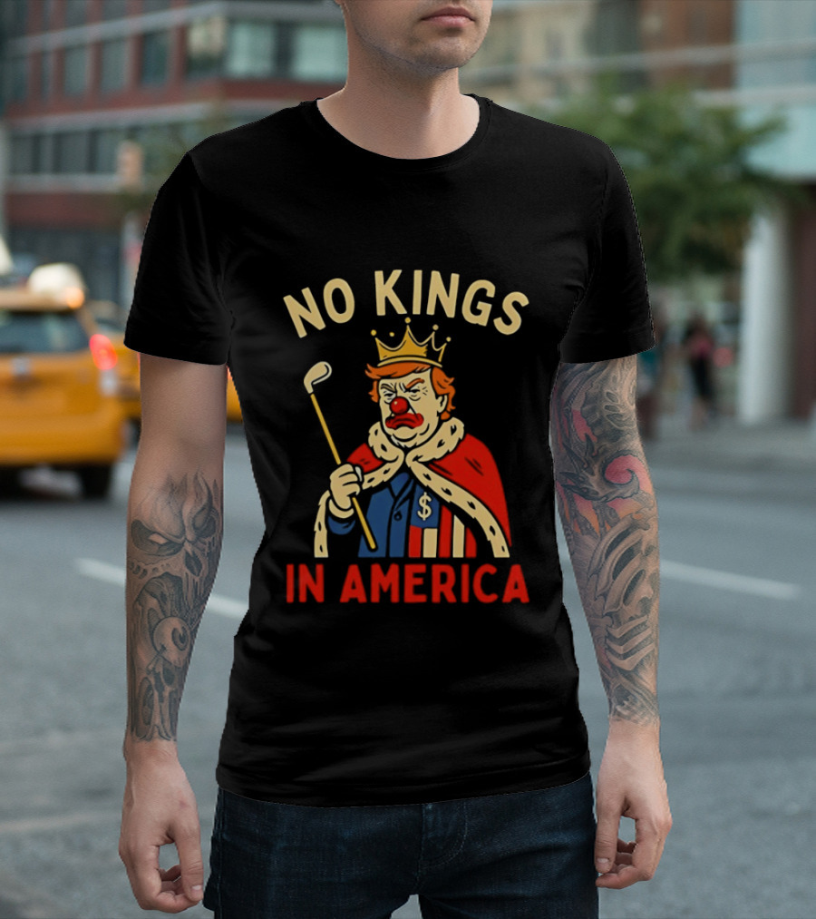 No Kings In America Trump Clown Wearing Crown And Red Nose Golf Club T-Shirt