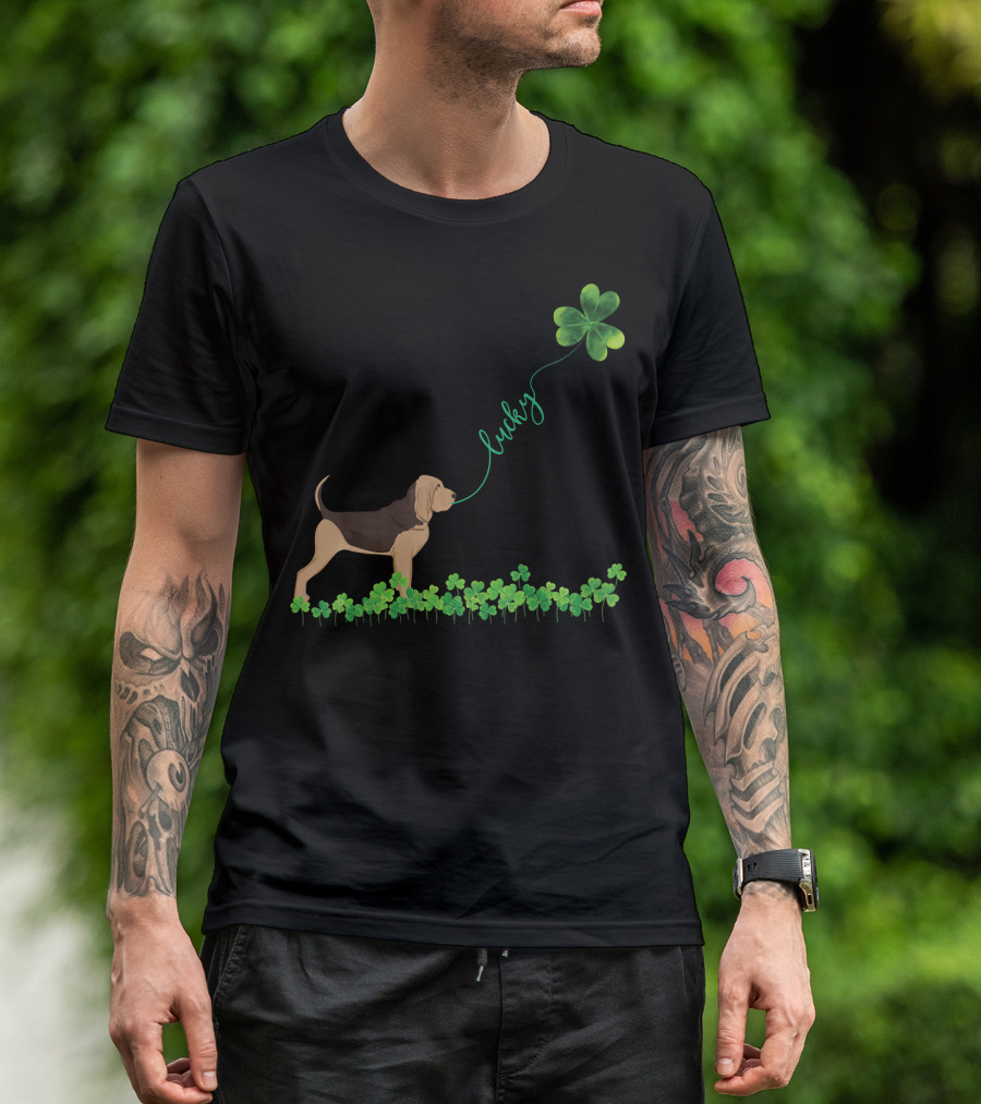 Lucky Bloodhound Dog With Shamrock St Patrick Day T-Shirt